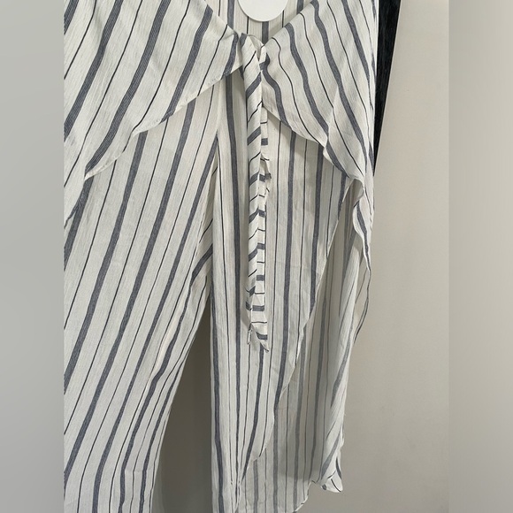 En Crème women’s . Stripped front tie wrap white and blue Skort . 100% Rayon S - Picture 4 of 7